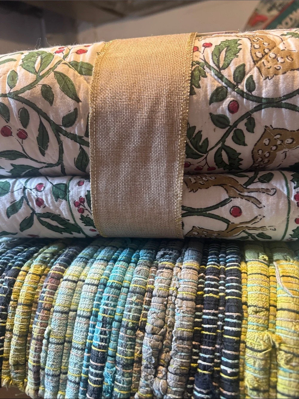 The Farmhouse Cotton Reversible Quilt Set - Green & Red